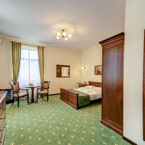 _aib3677_78_79_80_81_interiorroom